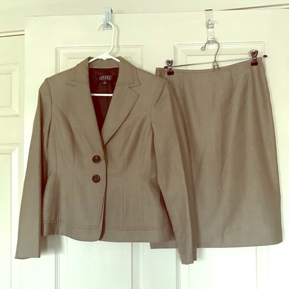Kasper Dresses & Skirts - Kasper 2 piece suit